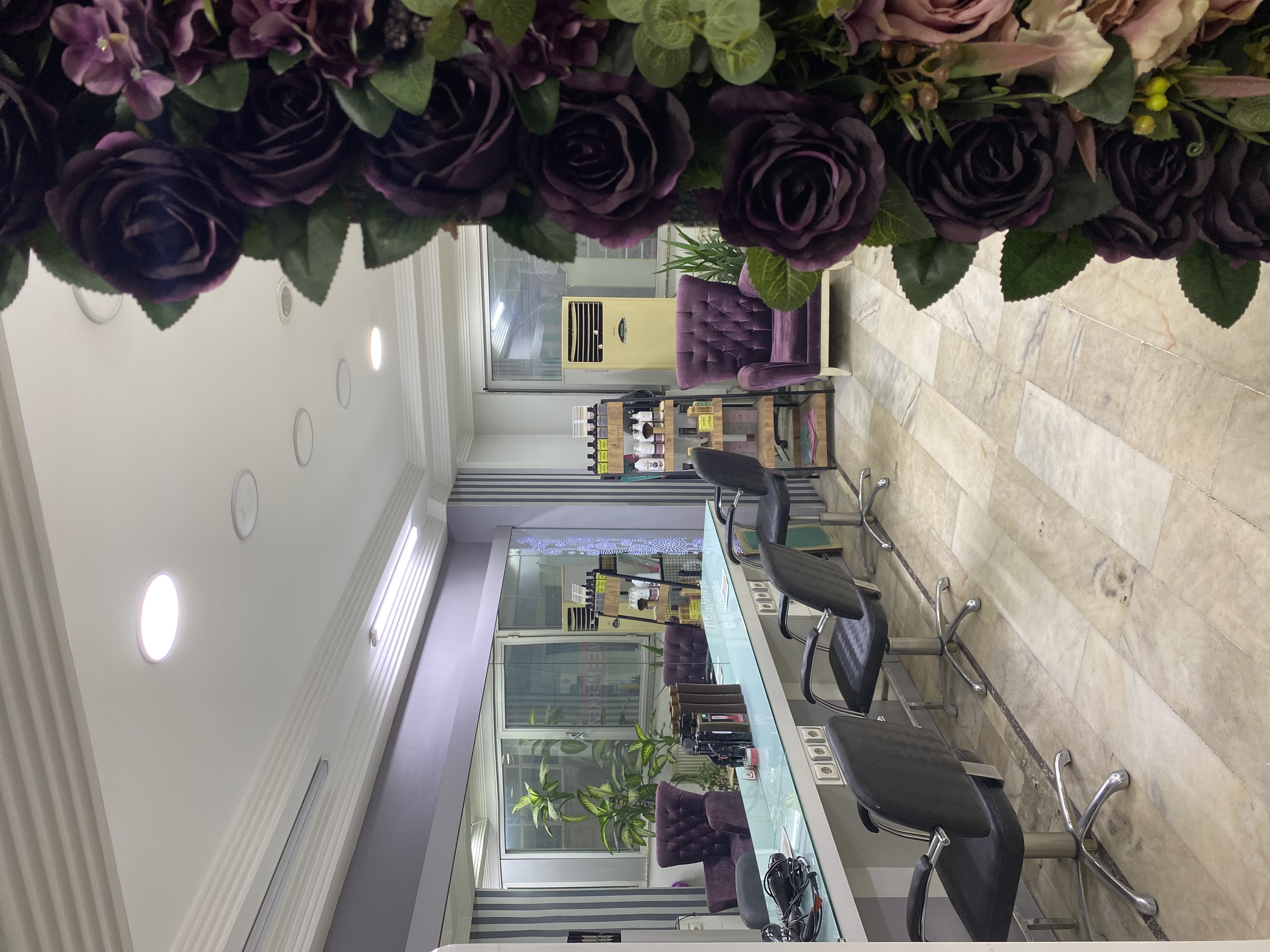 Yargıcı Güzellik Salonu Kuaför Bölümü - Modern kuaför ekipmanları ve konforlu çalışma alanı