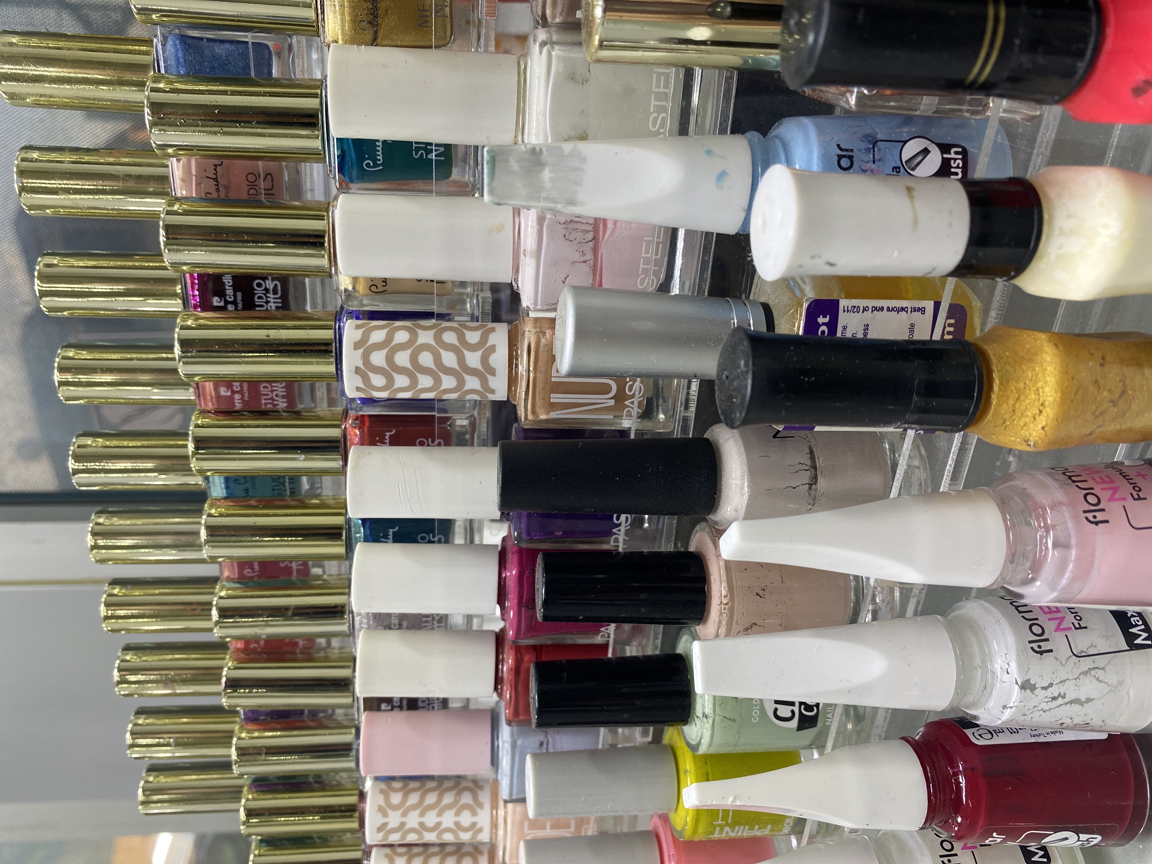 Yargıcı Güzellik Salonu Tırnak Bakım Bölümü - Manikür pedikür ve nail art hizmetleri