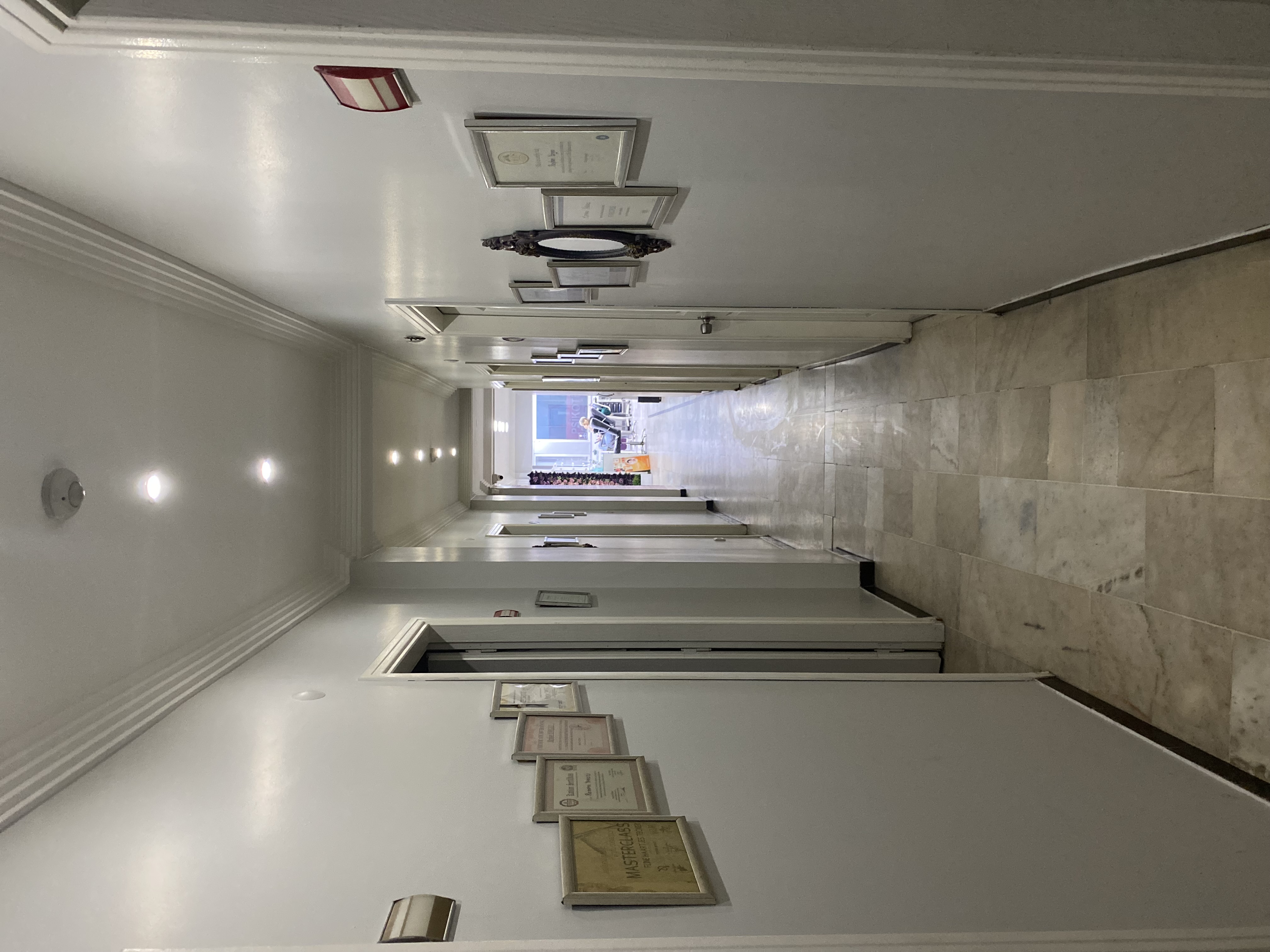 Yargıcı Güzellik Salonu Koridor - Modern ve hijyenik geçiş alanları
