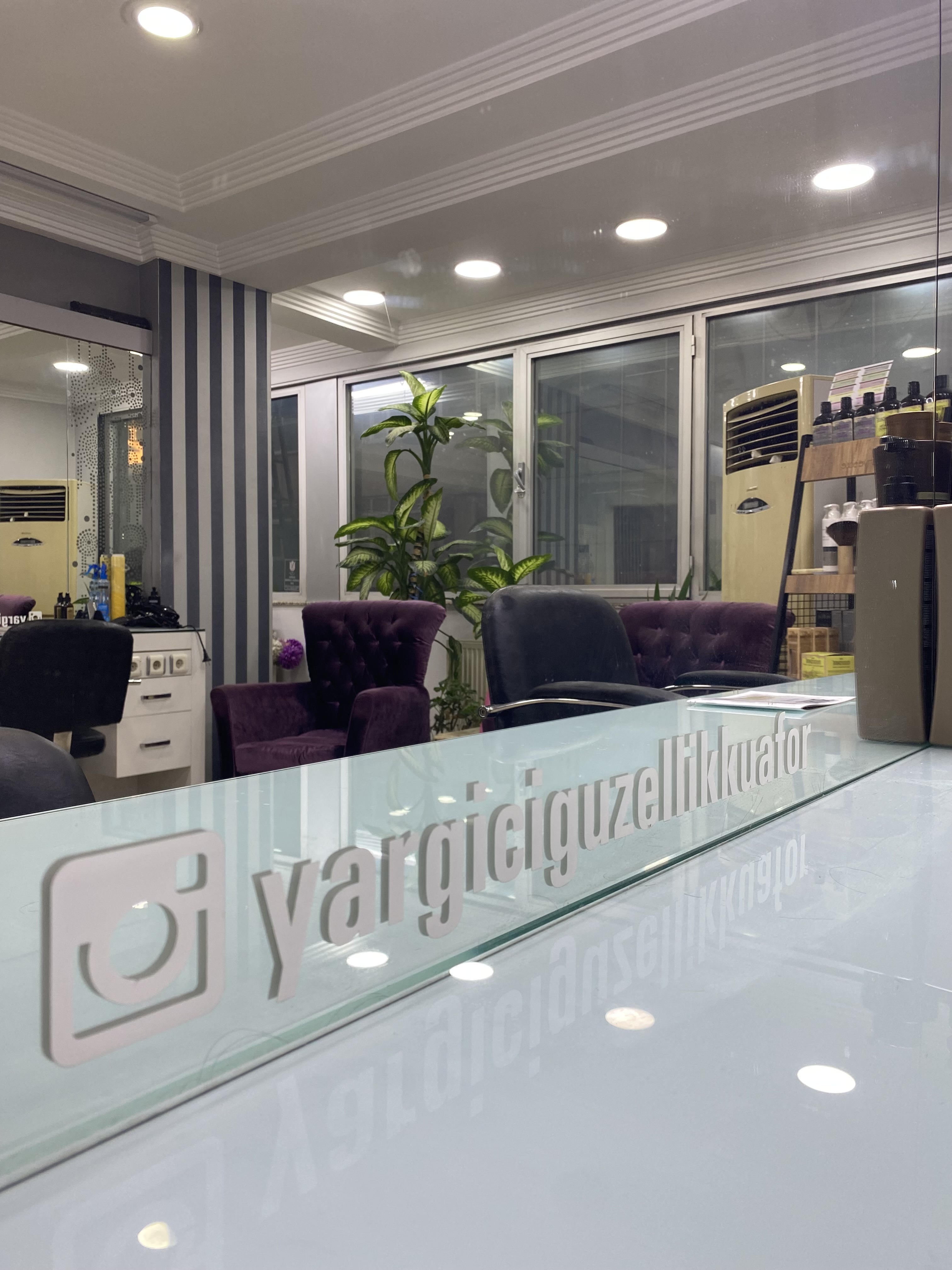 Yargıcı Güzellik Salonu Kuaför Bölümü 4 - Saç boyama ve bakım hizmetleri alanı