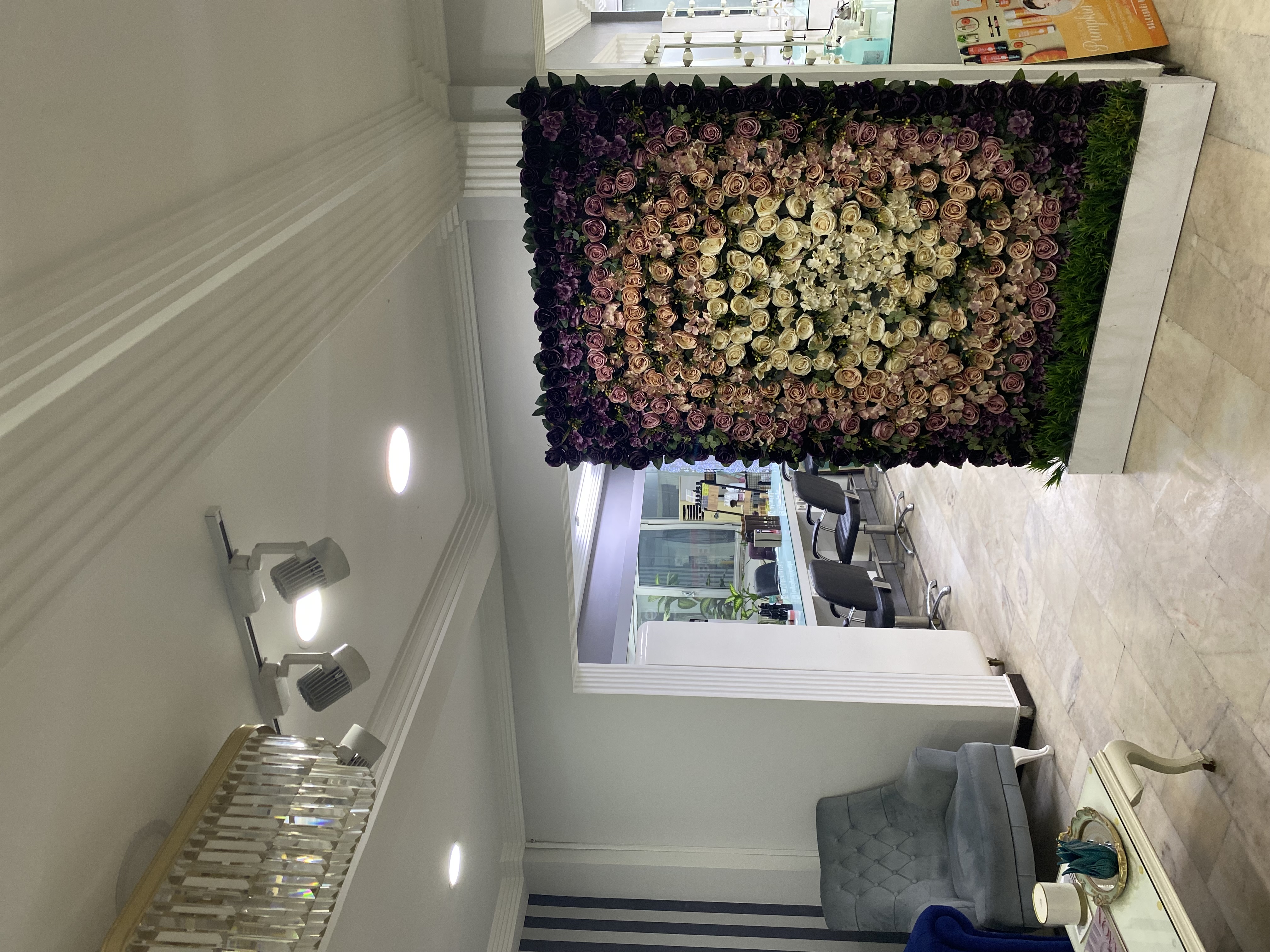 Yargıcı Güzellik Salonu Bekleme Bölümü - Konforlu ve rahat bekleme alanı